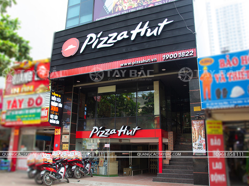 bien quang cao nha hang pizza hut