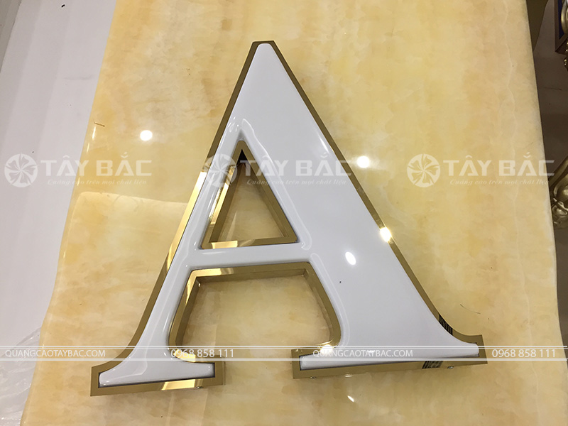 mau chu inox mat mica hut noi hau