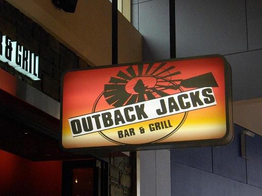 Làm bảng hiệu thu hút, ấn tượng