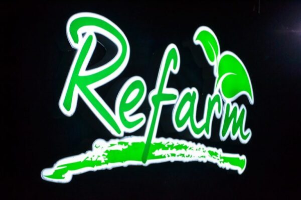 NHỮNG MẪU BIỂN HIỆU QUẢNG CÁO ĐẸP, ẤN TƯỢNG NHẤT 20 bien quang cao 1