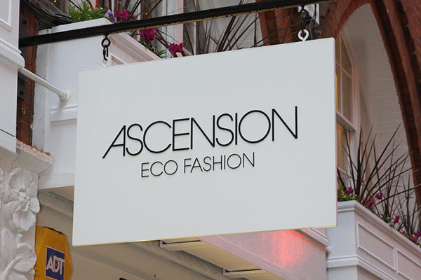 mau bang hieu mica danh cho cac shop thoi trang 7