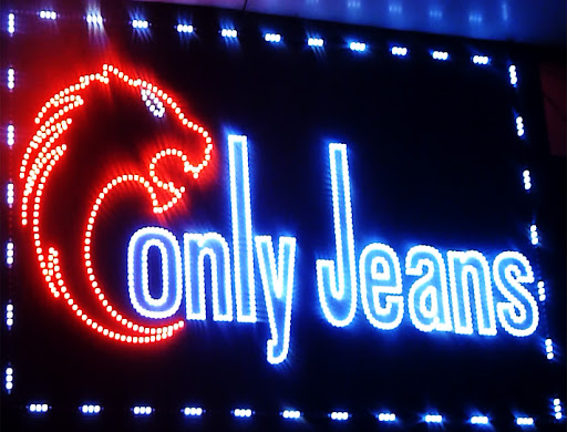 Bảng hiệu bằng đen Led hiện đại, thu hút