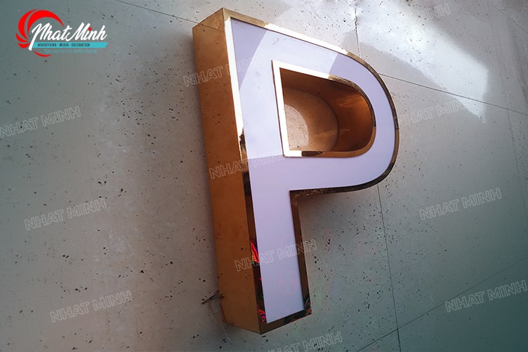 Chữ inox vàng lọng viền mặt mica