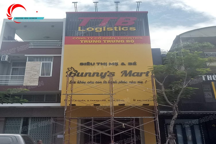 Làm biển quảng cáo Đà Nẵng - Thi công trọn gói giá rẻ 176 Thi công mặt dựng biển hiệu cửa hàng Mẹ và Bé
