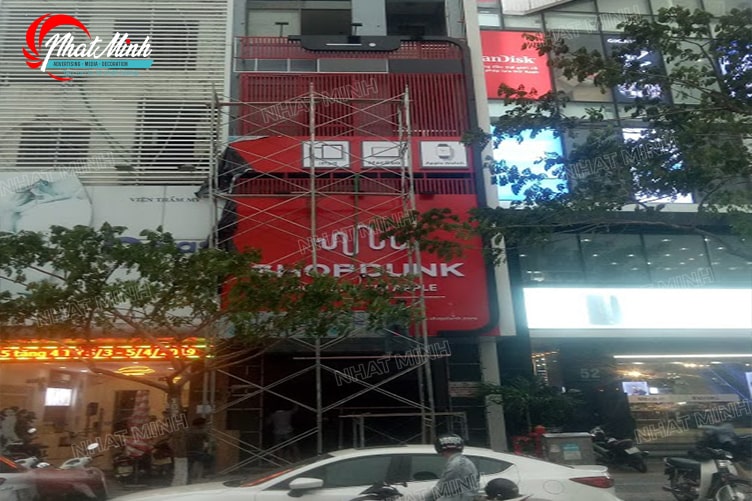 Thi công mặt dựng biển hiệu cửa hàng điện thoại Shop Dunk