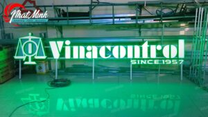 Hộp đèn chữ nổi